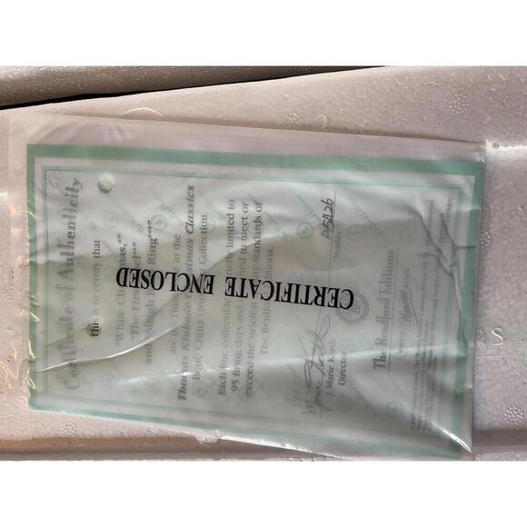 Thomas Kinkade Bone China Ornament Collection, set of 3 - Picture 6 of 7